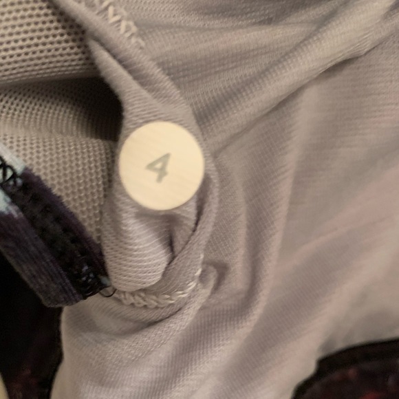 Lululemon Get Down Bra in Static Blossom - Picture 6 of 7